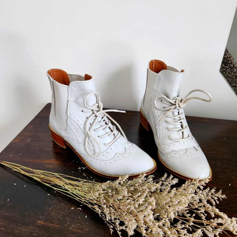 Vintage grey/white Leather Ankle Boots Shelley's size 8